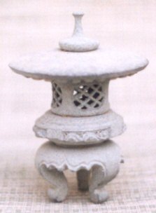 Japanese Stone Lantern v Round