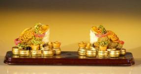 Two Frog Miniature Figurines<br>5.0