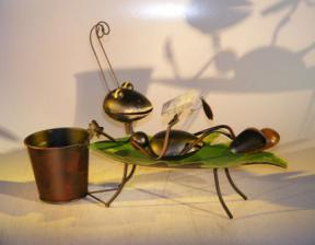 Metal Ant Garden Pot Decoration with Movable Head and Attached Pot Holder<br>17.0
